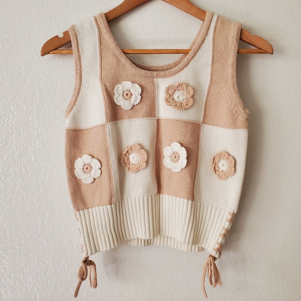 Flower knit sweater vest